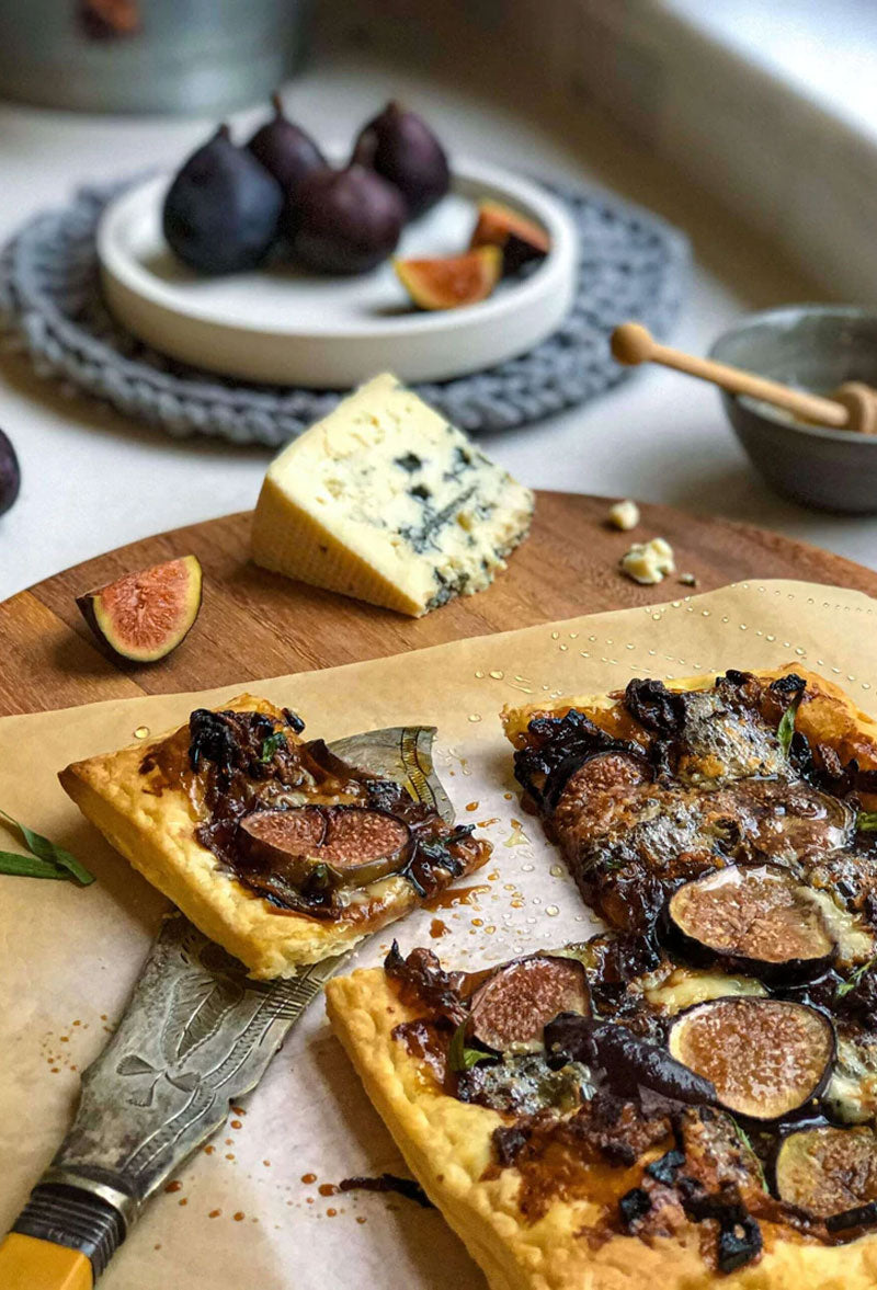 Caramelized Onion & Gorgonzola Pizza